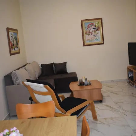 Xenia Center * ניאה מודאניה
